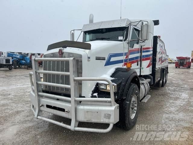 Kenworth T800 Pagalbos kelyje automobiliai