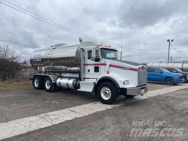 Kenworth T800 Vandens sunkvežimiai