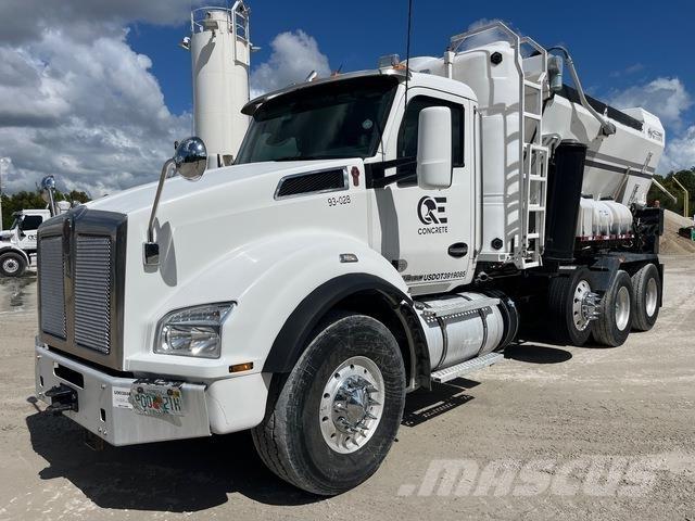 Kenworth T880 Betonvežiai