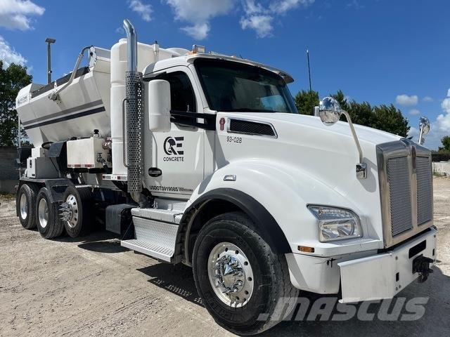 Kenworth T880 Betonvežiai