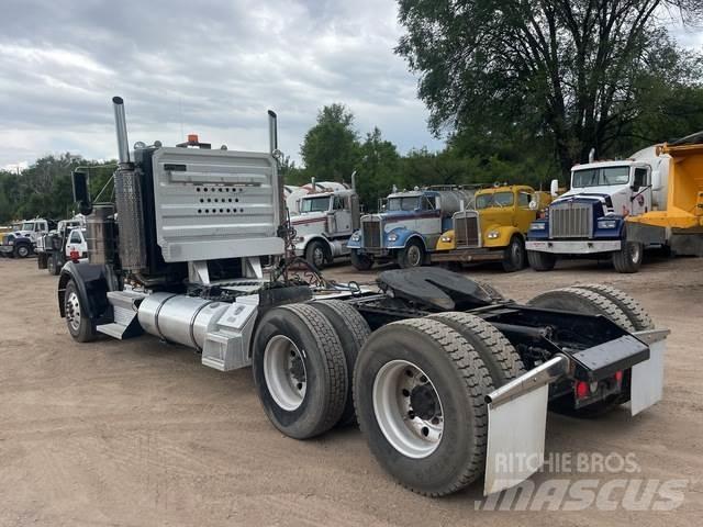 Kenworth W900L Naudoti vilkikai