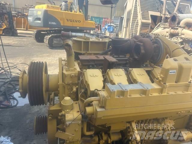 Komatsu  Varikliai