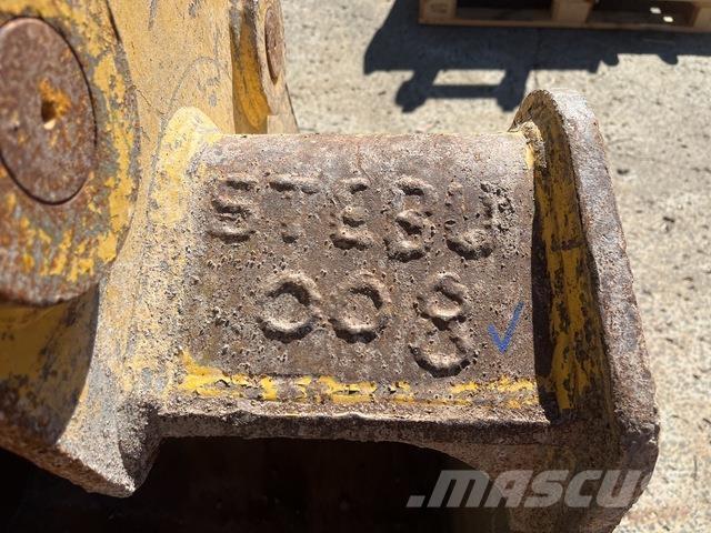Komatsu  Kaušai
