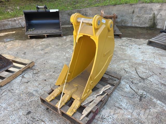 Komatsu  Kaušai