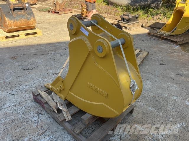 Komatsu  Kaušai