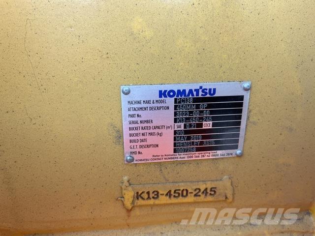 Komatsu  Kaušai