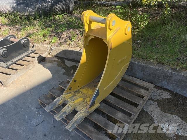 Komatsu  Kaušai