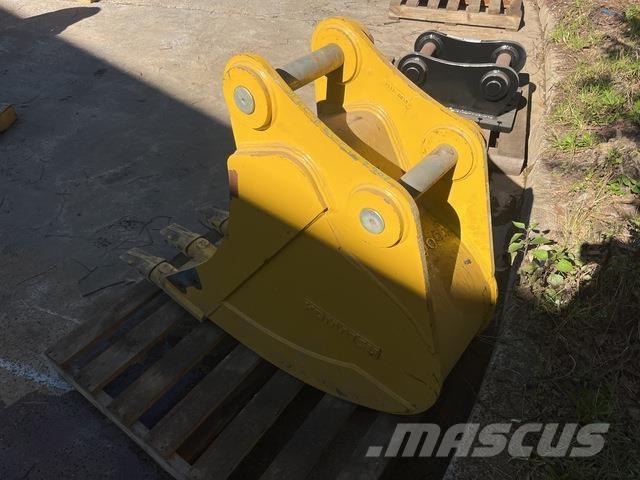 Komatsu  Kaušai