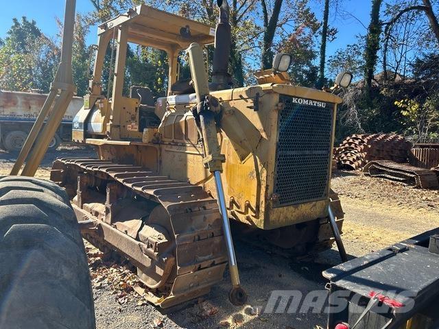 Komatsu D68E-1 Vikšriniai buldozeriai