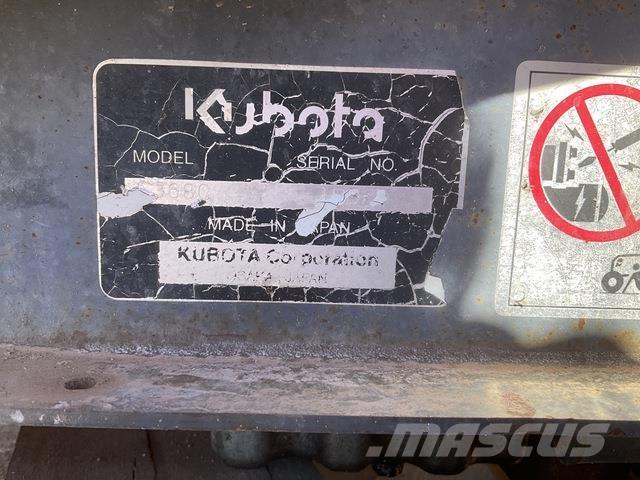 Kubota 3680 Naudoti kompaktiški traktoriai