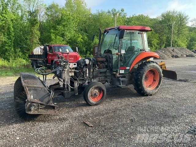 Kubota M5040 Vidaus šluotos