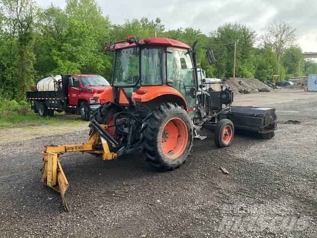 Kubota M5040 Vidaus šluotos