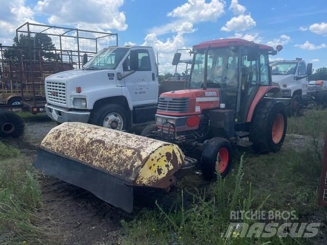 Kubota M5700 Vidaus šluotos