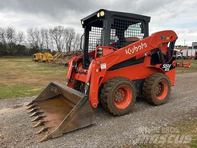 Kubota SSV65 Krautuvai su šoniniu pasukimu