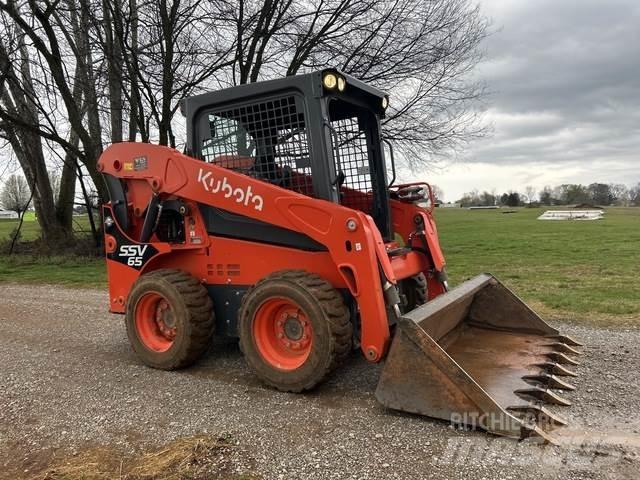 Kubota SSV65 Krautuvai su šoniniu pasukimu