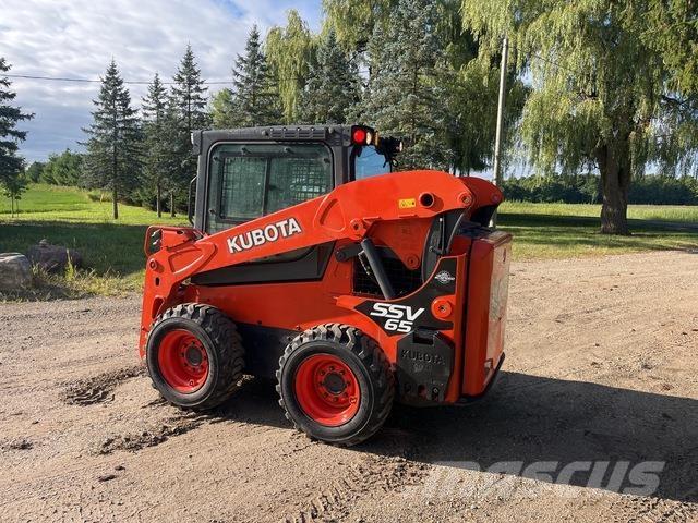 Kubota SSV65 Krautuvai su šoniniu pasukimu
