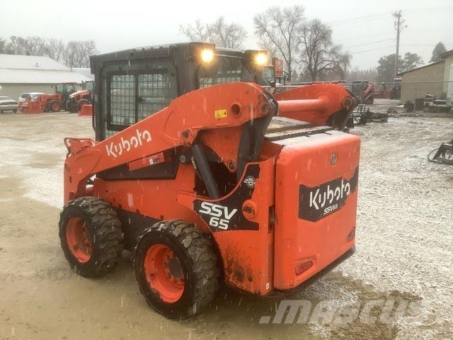 Kubota SSV65HC Krautuvai su šoniniu pasukimu