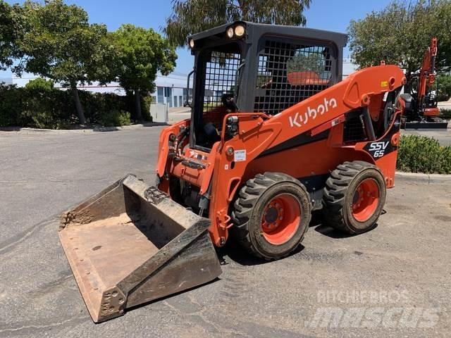 Kubota SSV65P Krautuvai su šoniniu pasukimu