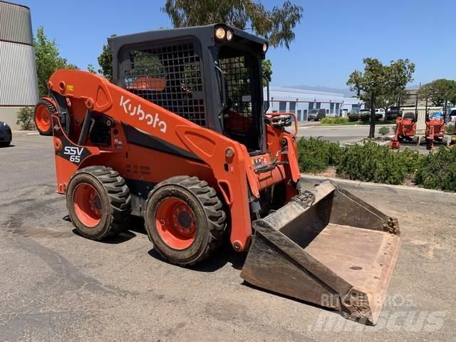Kubota SSV65P Krautuvai su šoniniu pasukimu