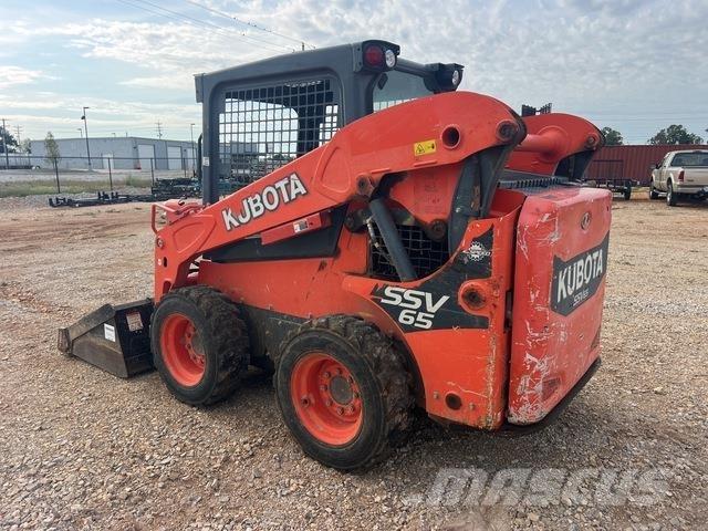 Kubota SSV65P Krautuvai su šoniniu pasukimu