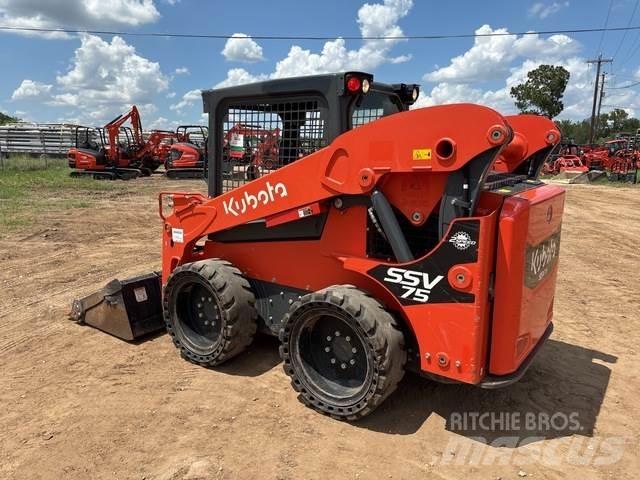 Kubota SSV75 Krautuvai su šoniniu pasukimu