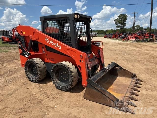 Kubota SSV75 Krautuvai su šoniniu pasukimu