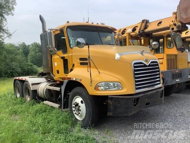 Mack 600 Naudoti vilkikai
