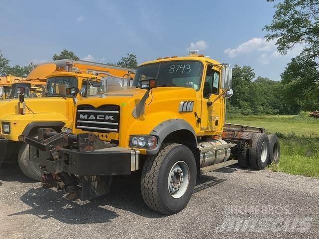 Mack 700 Sniego peiliai ir valytuvai