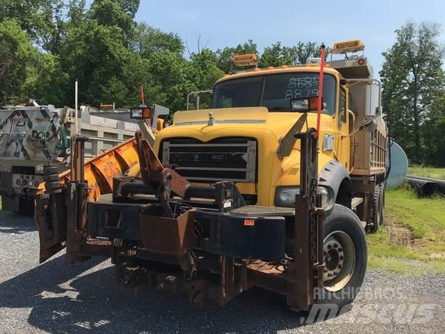 Mack 700 Sniego peiliai ir valytuvai