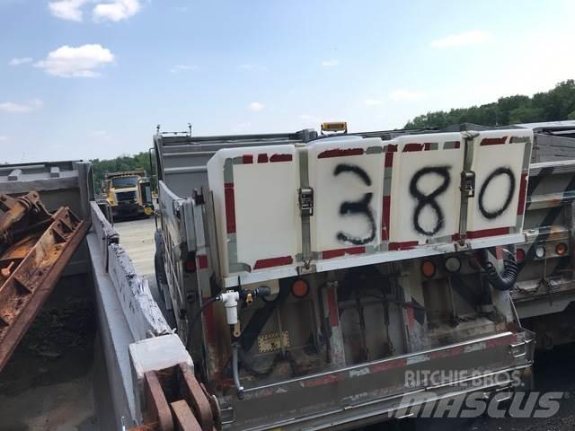 Mack 700 Sniego peiliai ir valytuvai