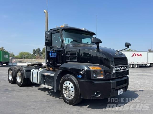 Mack AN64T Naudoti vilkikai