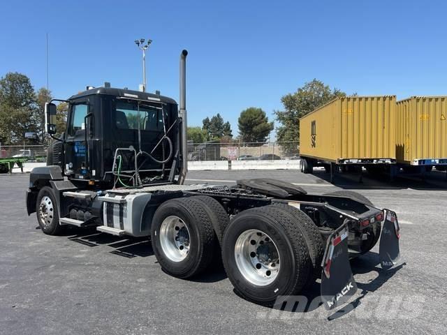 Mack AN64T Naudoti vilkikai