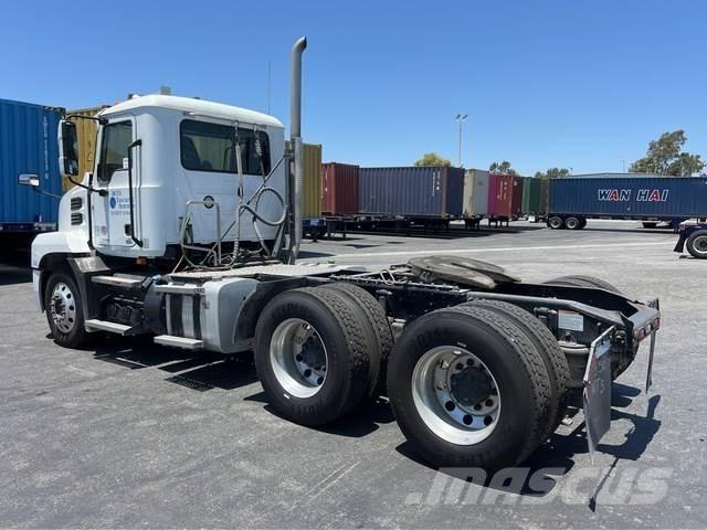 Mack AN64T Naudoti vilkikai