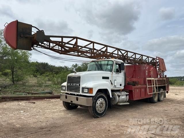 Mack CH613 Statyba - Kita