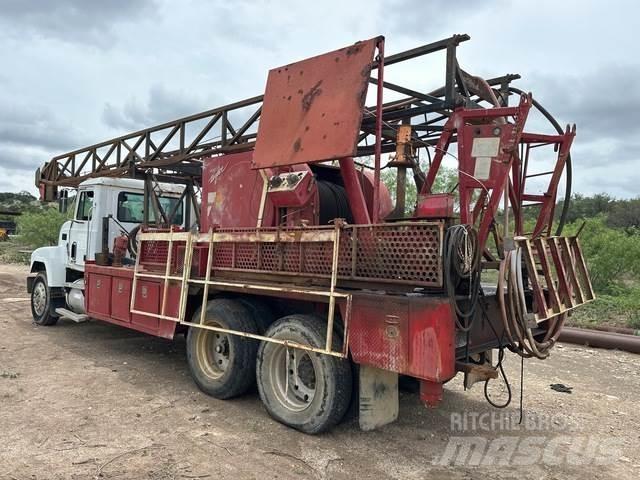 Mack CH613 Statyba - Kita