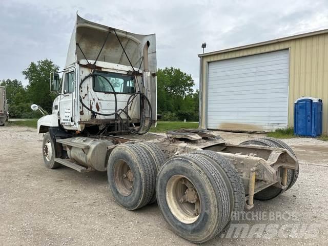 Mack CH613 Naudoti vilkikai