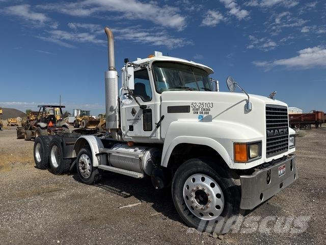 Mack CHN613 Naudoti vilkikai