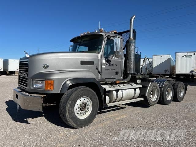 Mack CL713 Naudoti vilkikai