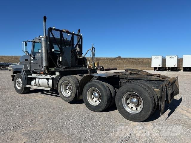 Mack CL713 Naudoti vilkikai
