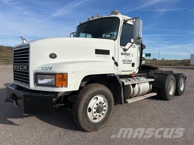 Mack CL733 Naudoti vilkikai