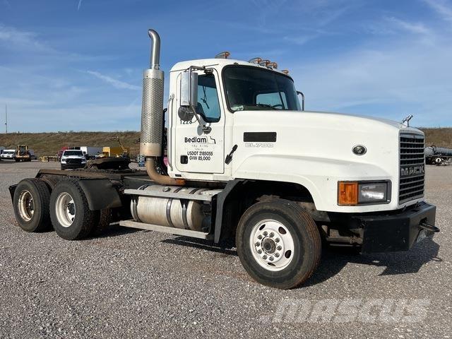Mack CL733 Naudoti vilkikai