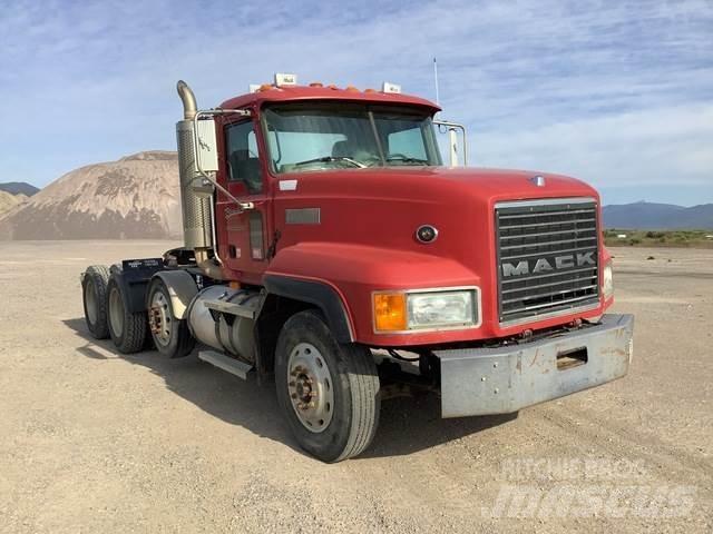 Mack CL733 Naudoti vilkikai