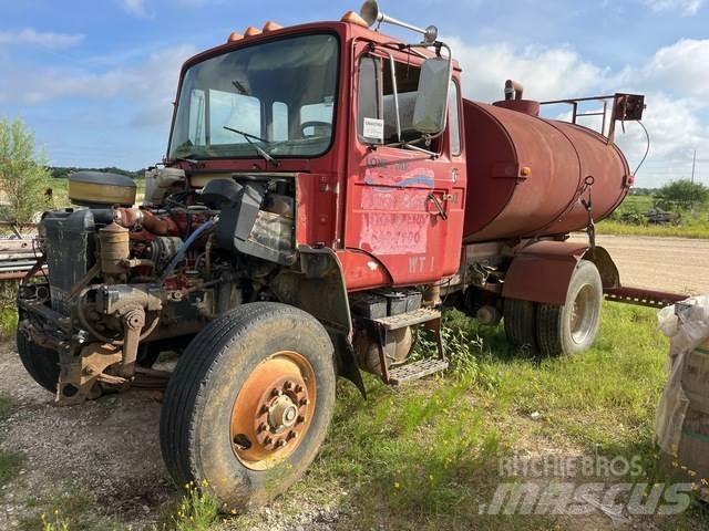 Mack CM422 Vandens sunkvežimiai