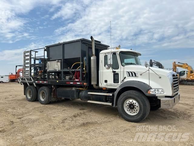 Mack CTR713B Statyba - Kita