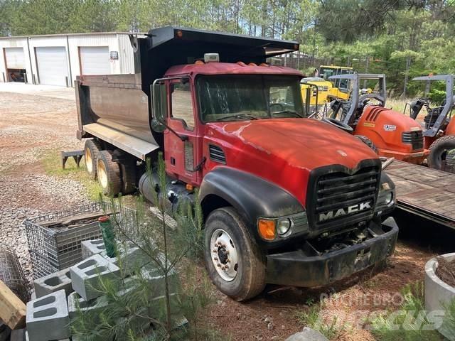Mack CV700 Savivarčių priekabų vilkikai