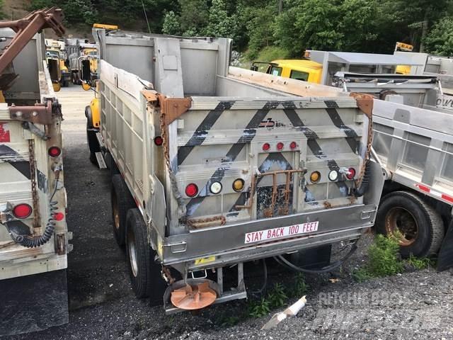 Mack CV700 Sniego peiliai ir valytuvai