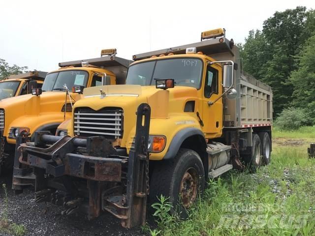 Mack CV700 Savivarčių priekabų vilkikai