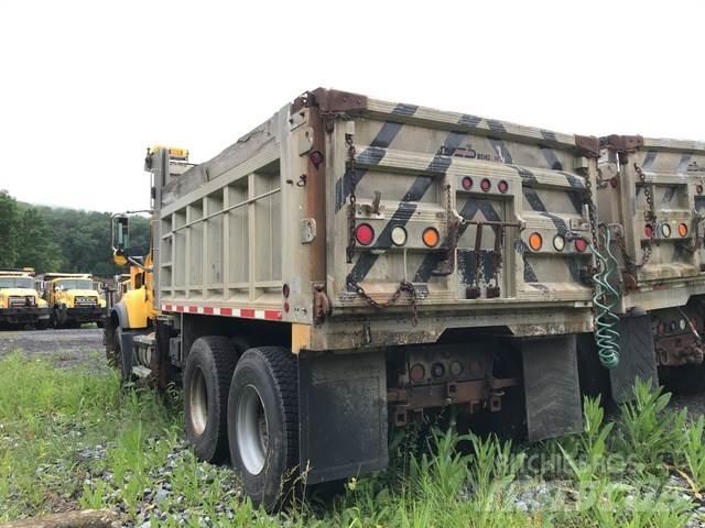 Mack CV700 Savivarčių priekabų vilkikai
