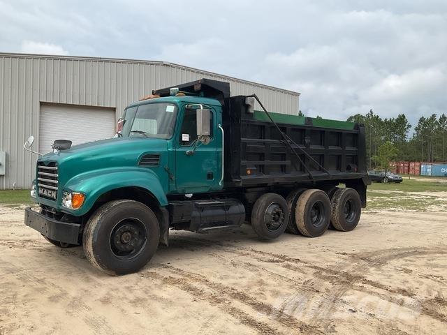 Mack CV700 Savivarčių priekabų vilkikai