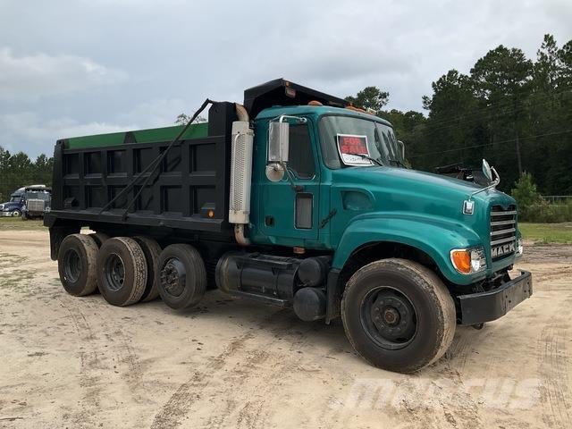 Mack CV700 Savivarčių priekabų vilkikai